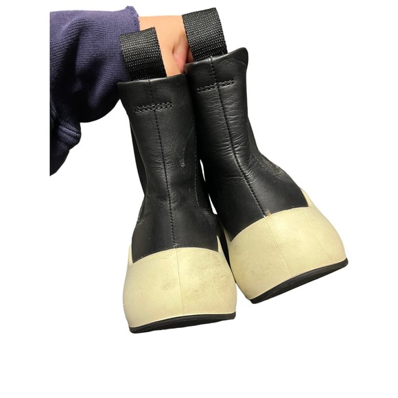 Ladies ECCO Black Leather Ankle Boot with Chunky White Sole Size 36 US 5-5.5 - Picture 6 of 7